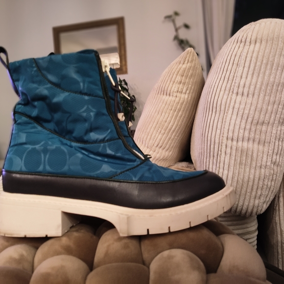 Coach Blue and White Winter Boots - Picture 2 of 4